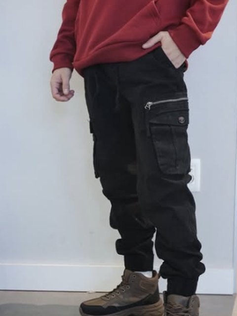 Pantalón cargo negro